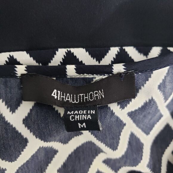 41 Hawthorn Womens Top Medium Black White Abstract 3/4 Roll Tab Sleeve V Neck - Picture 7 of 9